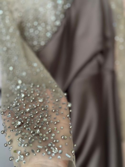 Вечірня елегантна та стильна сукня  !