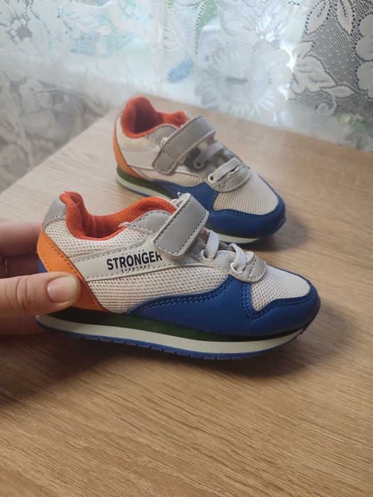 Продам кросівки на хлопчика