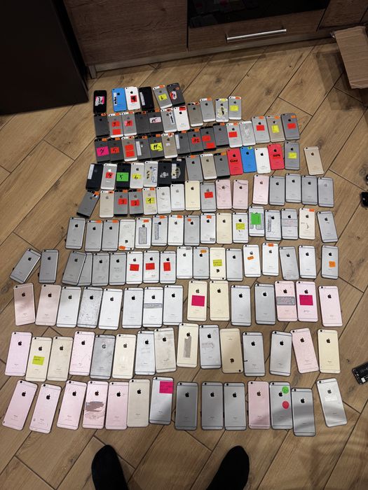 Lot iphone деталей , дисплеїв