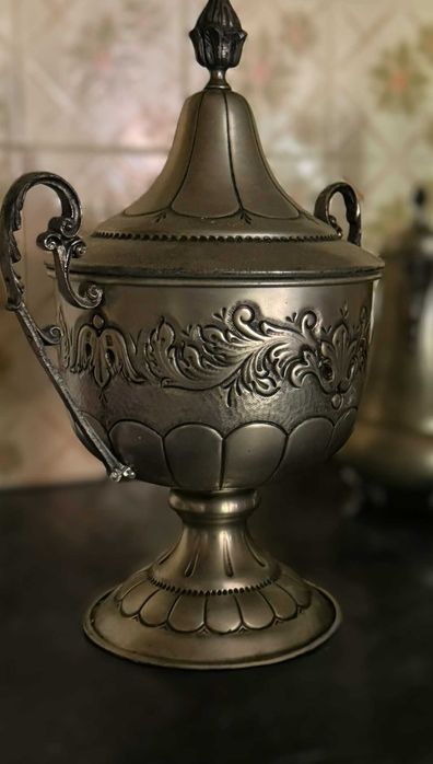 Bomboneira em estanho