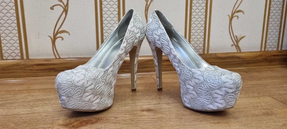 Жіночі туфлі, розмір 38.5