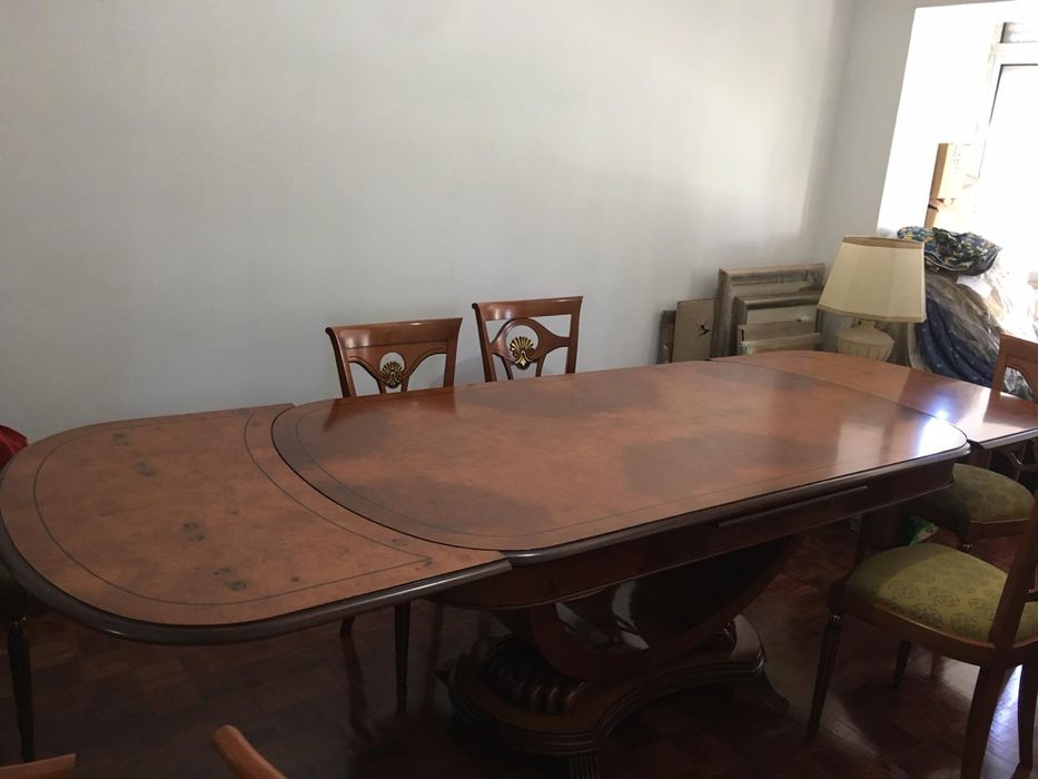 Mesa e 6 cadeiras e 2 cadeirões