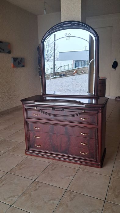 Cómoda em estado novo