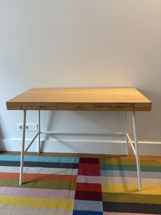 Secretaria Ikea lilasen