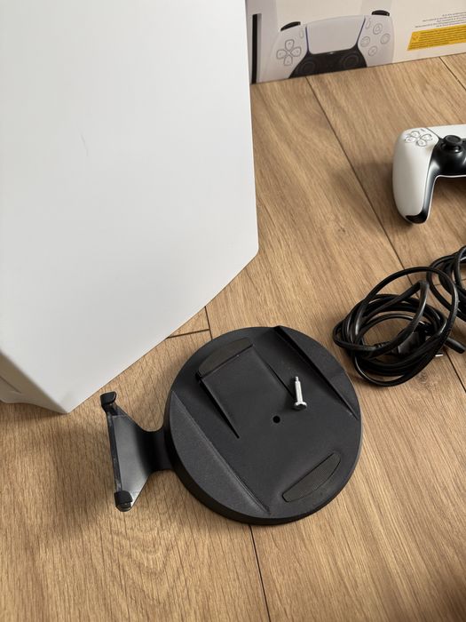 PlayStation 5 PS5 + 2 Pady + 6 gier