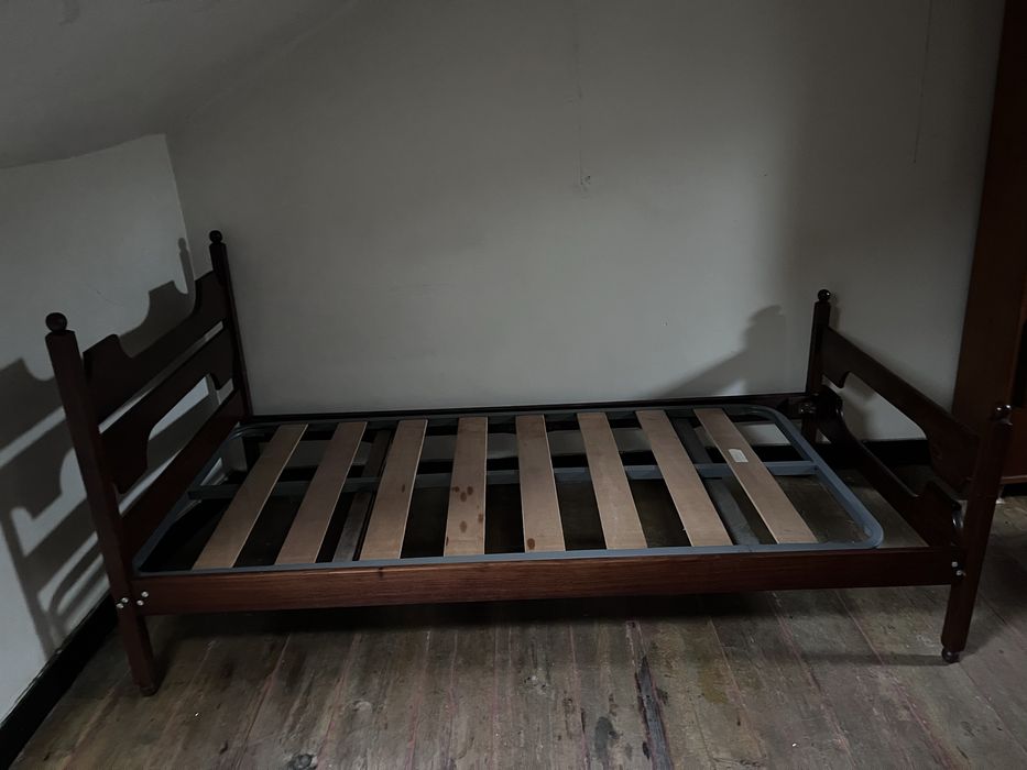 Estrutura de cama com estrado