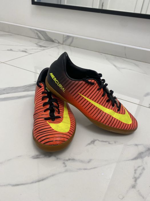 Оригінальні футзалки сороканіжки  NIKE  21 см 33 34  розмір