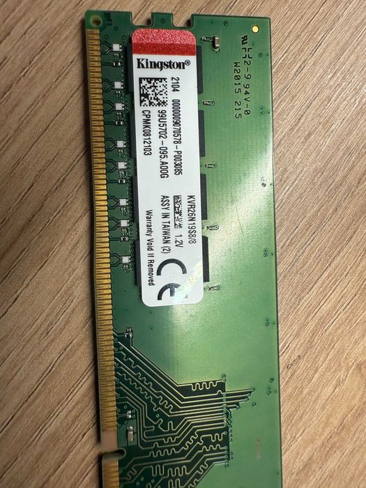KLLISRE DDR4 3200MHz 16Gb (1x16Gb) + Kingston DDR4 2666MHz 8Gb (1x8Gb)