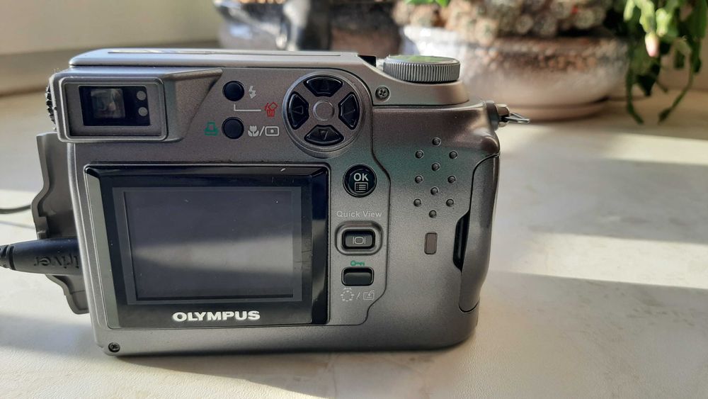 Olympus C-4000 zoom Camedia  Япония