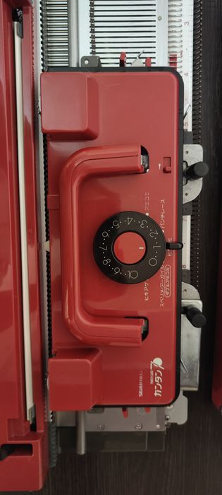 В'язальна машина silver Reed SK 700 5 клас, відстань між голками 4.5 м