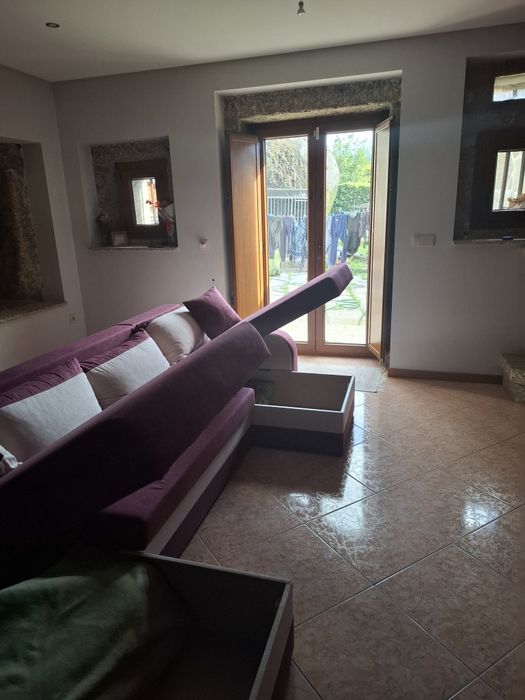 Sofá de sala, cor bordou