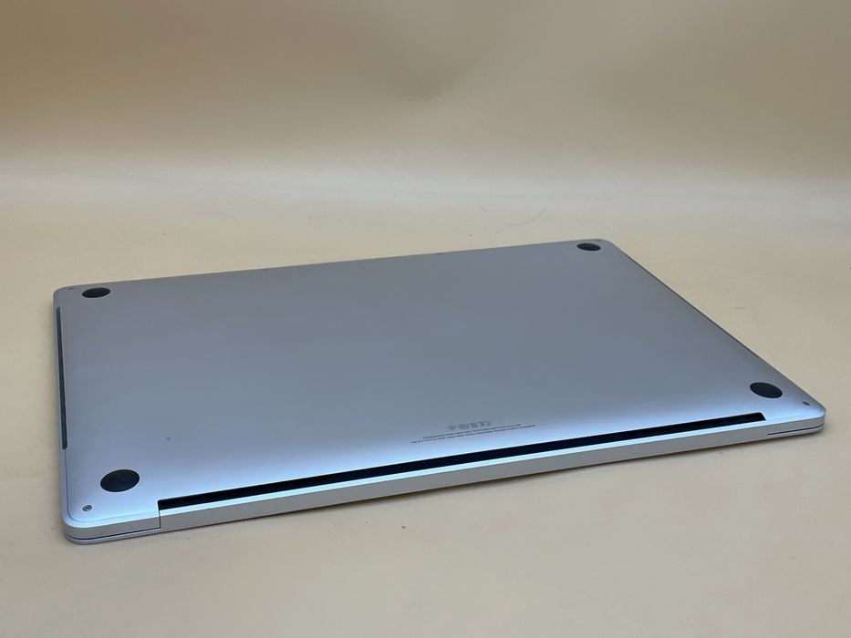 Macbook pro 2018 15.4 як не робочий