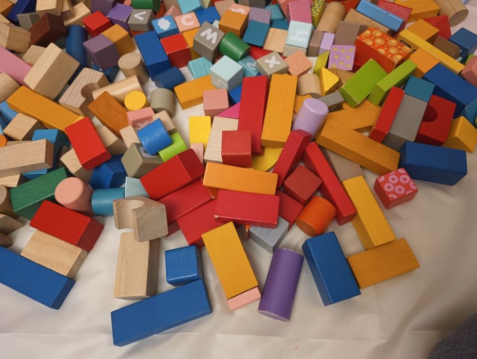 Klocki drewniane ok 350 sztuk, około 6,8kg