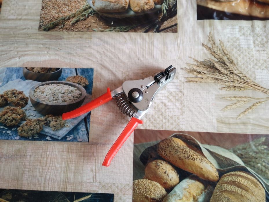 Пристрій для зняття ізоляції