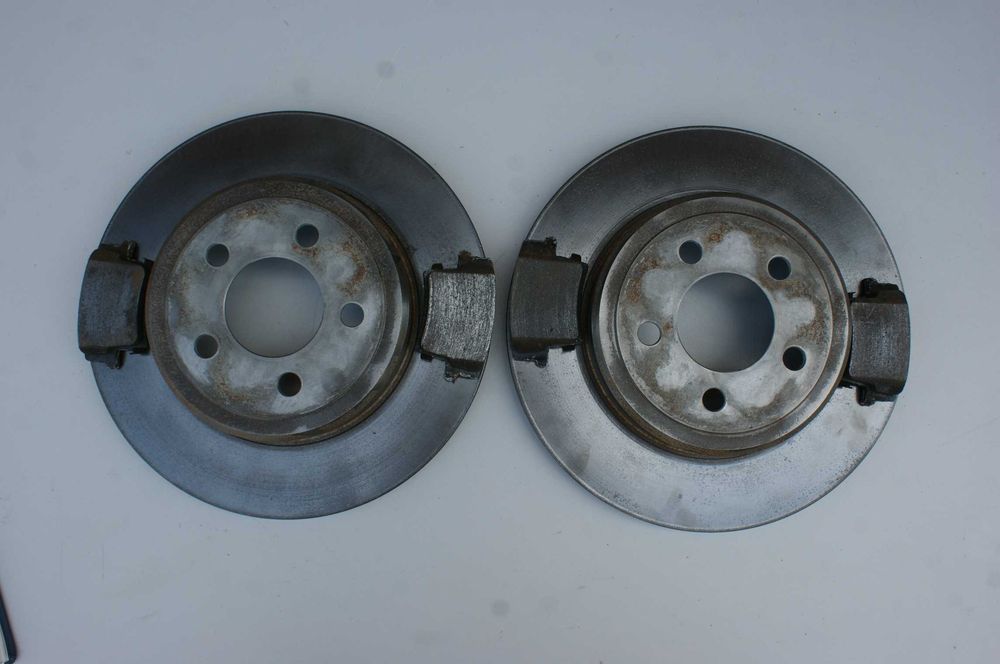 Chrysler 300C Tarcze Hamulcowe Klocki Tył Tylne Jak Nowe