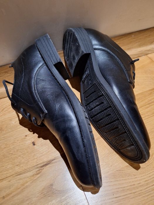Buty chłopięce wizytowe czarne rozm 38.