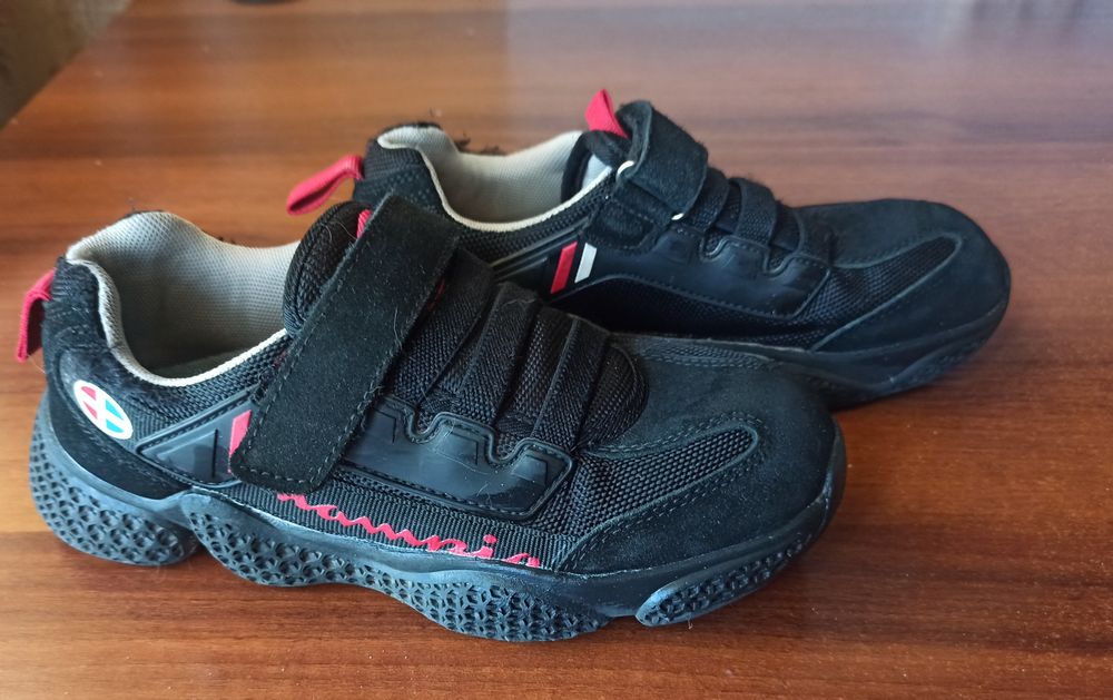 Кросівки 36 розмір