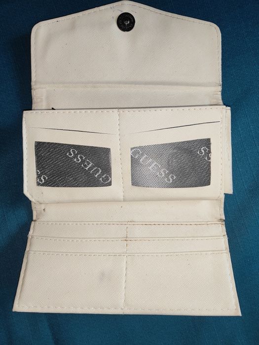 Portfel damski GUESS.