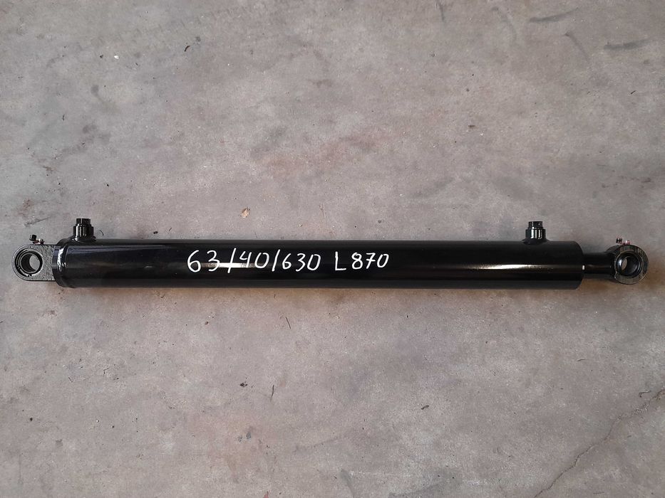 Siłownik hydraulczny dwustronny  ładowacz tur skok 630 c 330 c 360