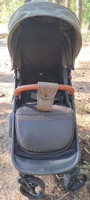 Прогулянкова дитяча коляска