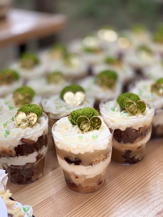 Десерти Трайфли Капкейки Меренговий рулет Зефір Запоріжжя