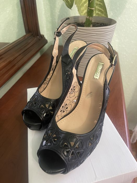 Босоніжки з екошкіри