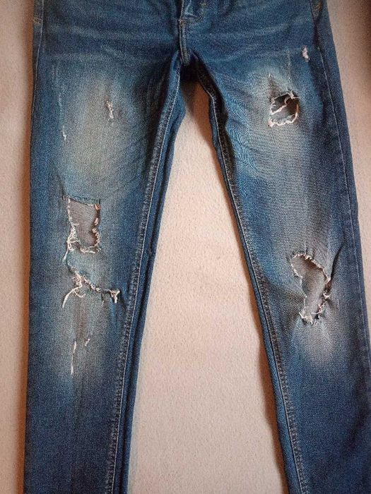 Jeansy slim, postarzane, z dziurami, vinted, Terranova, r. S