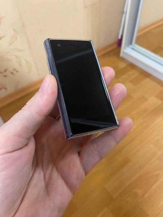 маленький телефон типа s23 ultra смарфтон