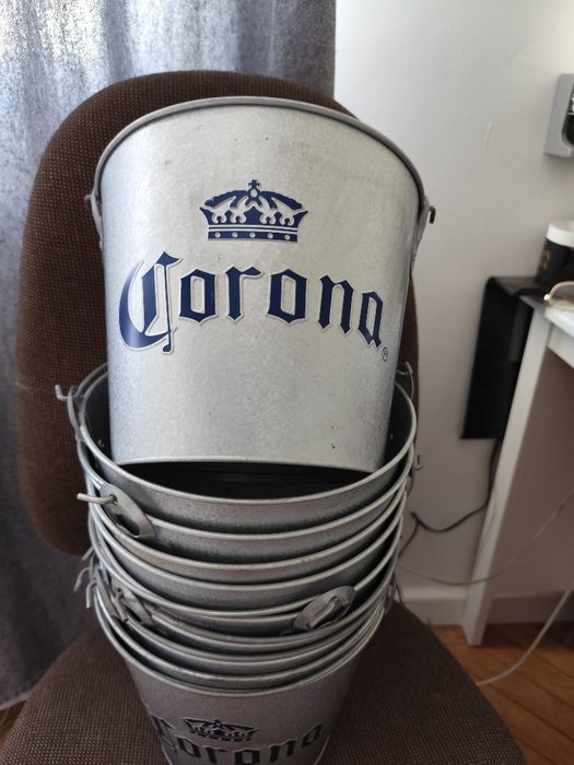 wiaderko do lodu z otwieraczem.