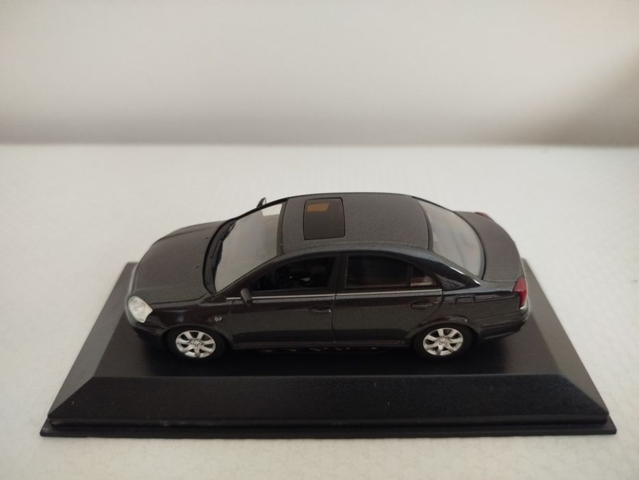 Miniatura Toyota Avensis 1/43 Nova