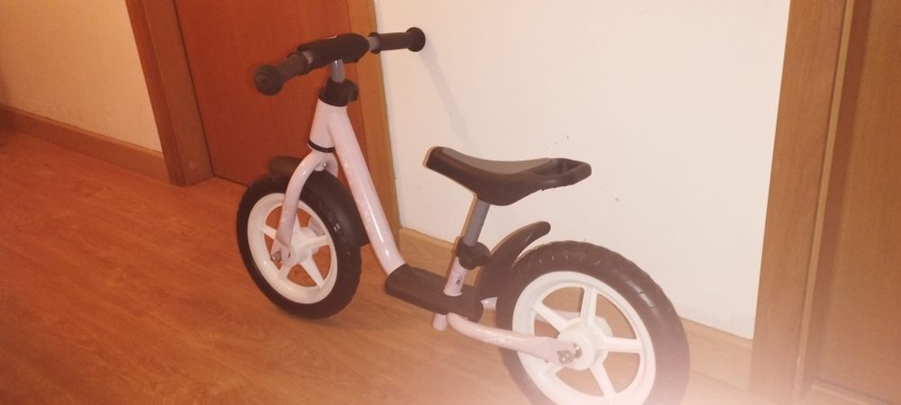 Primeira bicicleta infantil