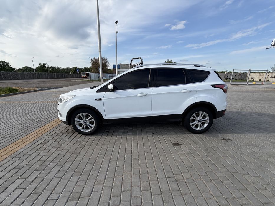 ford kuga паркетник