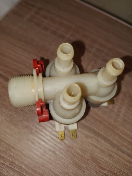 Bosch клапан подачі води (3/90) для пральної машини .
Готово до