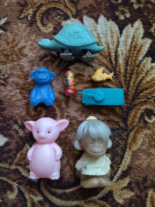 Игрушки времён СССР.