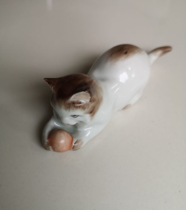 figurka porcelanowa kot Zsolnay vintage Węgry