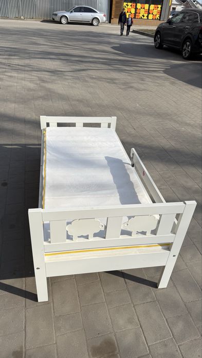 Дитяче ліжко  з матрацом