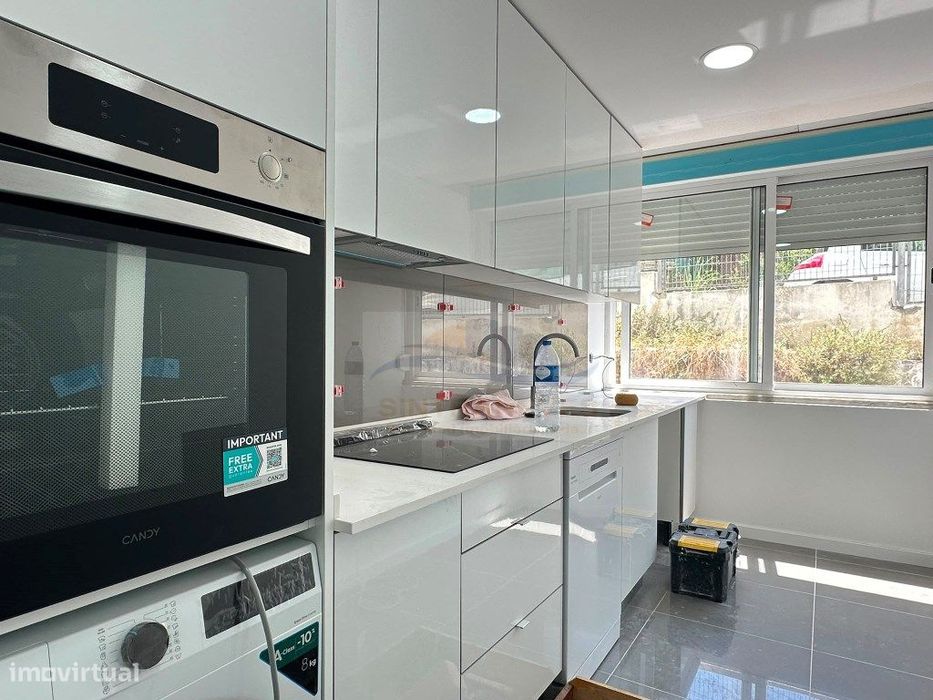 T1 Remodelado com Excelente Terraço à Entrada da Amadora