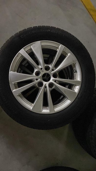 Vendo 4 jantes BMW 216d originais com pneus novo
Medidas 205/55 R16
Va