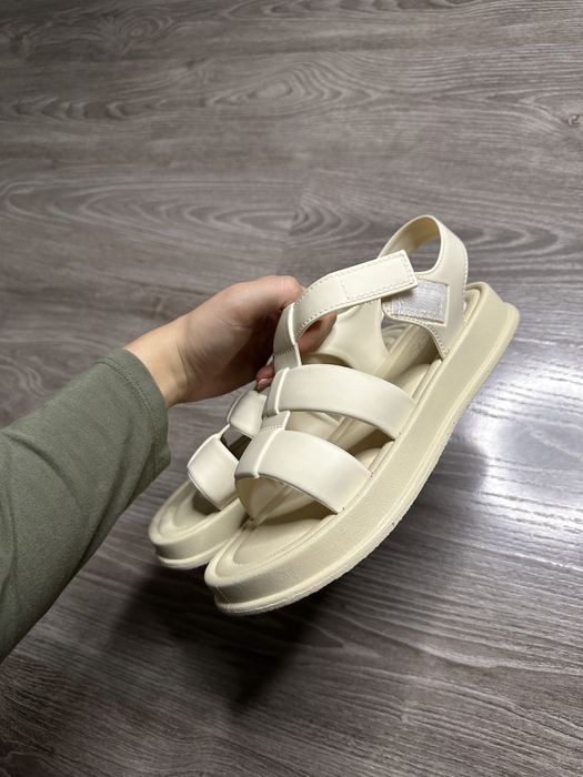 Кремові босоніжки