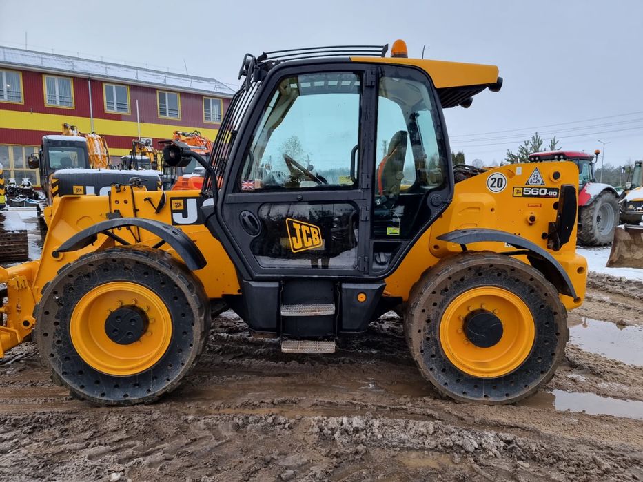 Продам телескопический погрузчик JCB 550-80WM