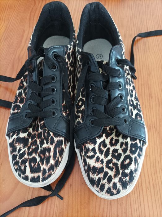 Sapatilhas senhora usadas