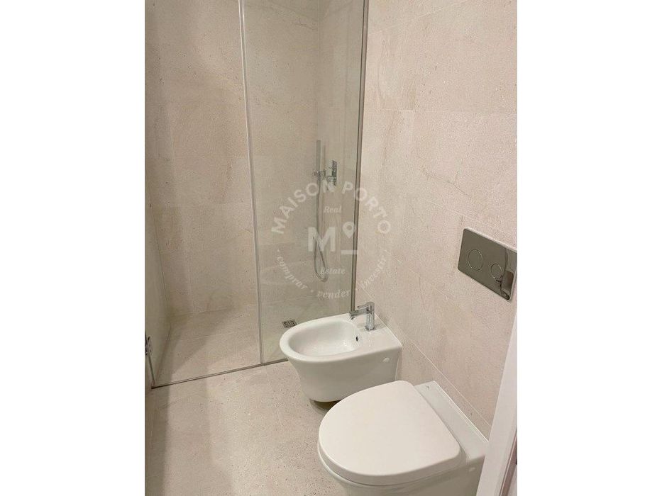 Apartamento T3 com Suite, Varanda com churrasqueira e Box de Garage...
