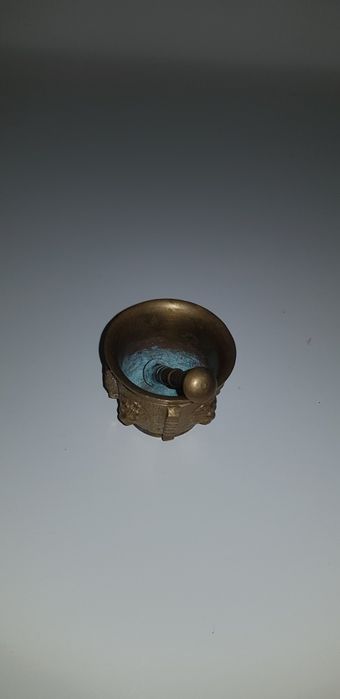 Almofariz em bronze antigo e bem conservado