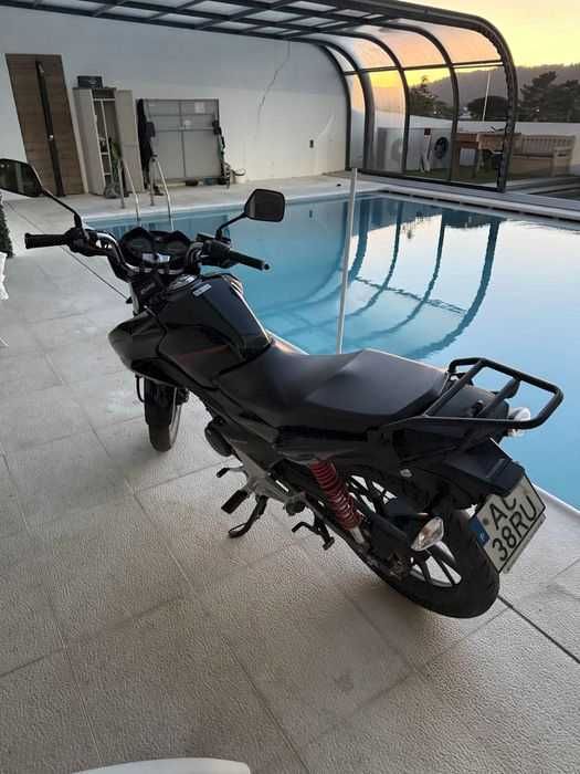 Honda CB125F de 2020 com apenas 2500km