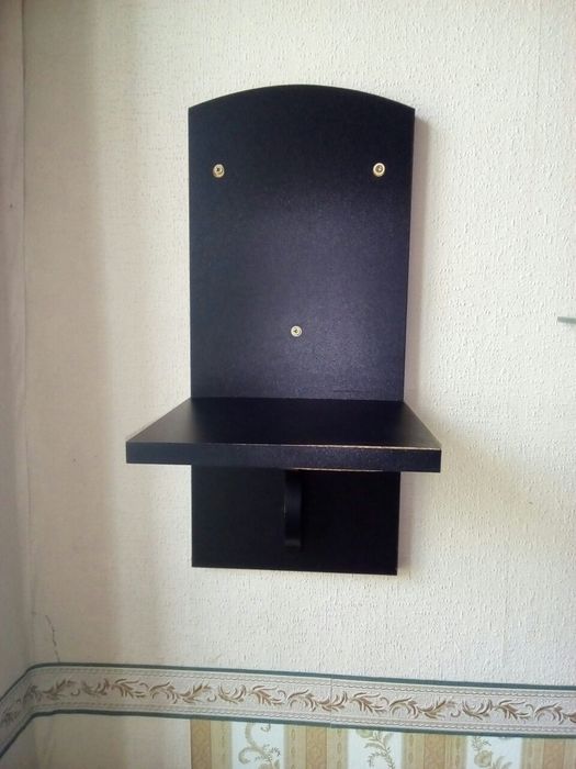 Полочка черная настенная