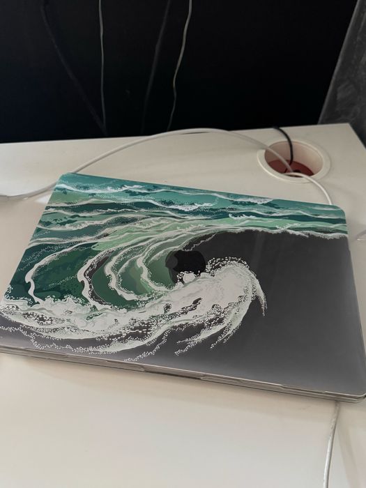 Sprzedam MacBooka Pro z 2016 roku z Touchbarem