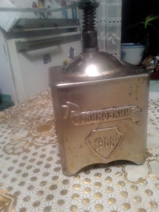 Продам машинку для помола-- Ручная мельница