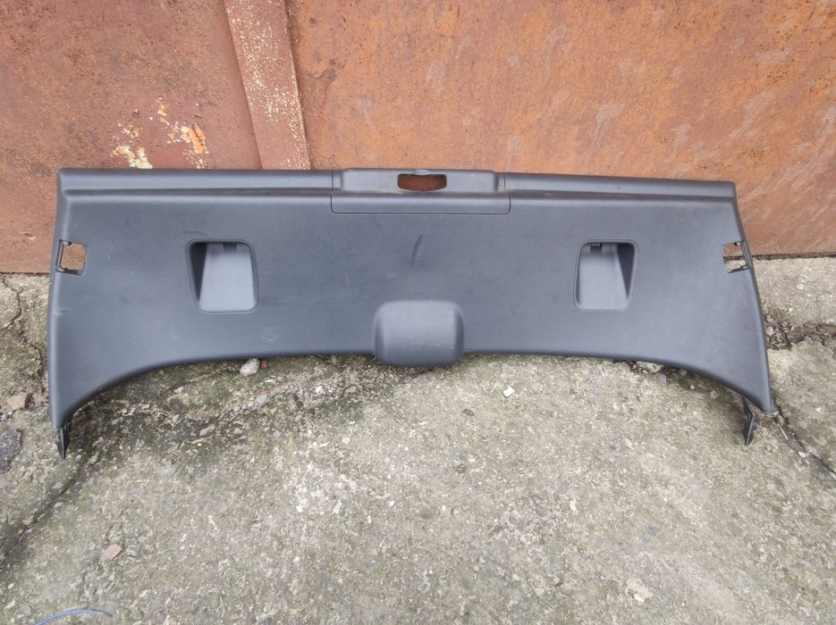 Продам пластик, обшивка кришки багажника peugeot 3008