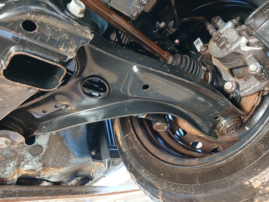 Braço de suspensão frente esquerdo HYUNDAI i20 (GB)