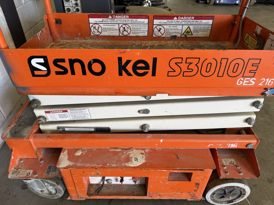 Plataforma elevatoria eletrica 5mt (usada)